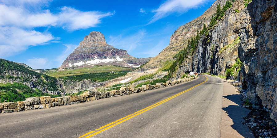 Traversing the amazing scenery of Going-to-the-Sun Road