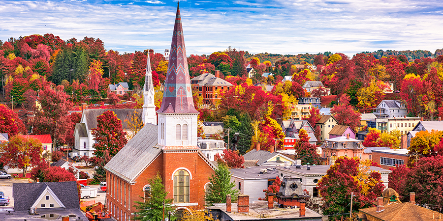Montpelier, Vermont, USA town skyline in autumn