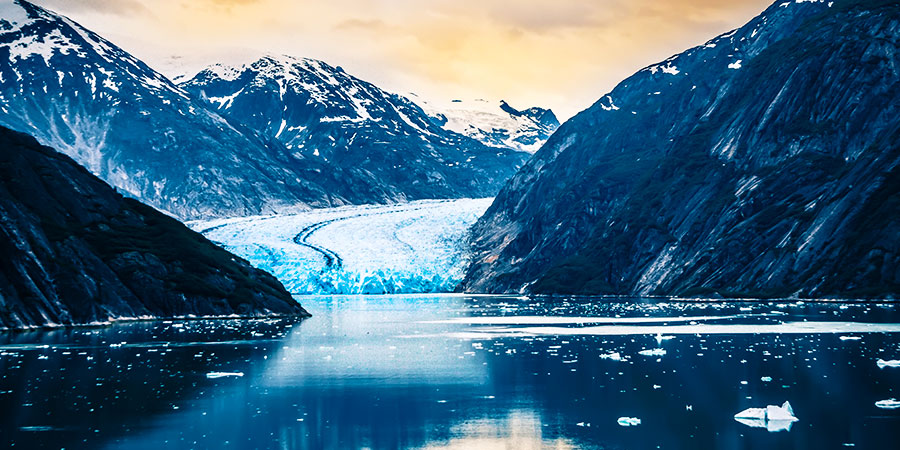 Sawyer Glacier in Tracy Arm Fjord