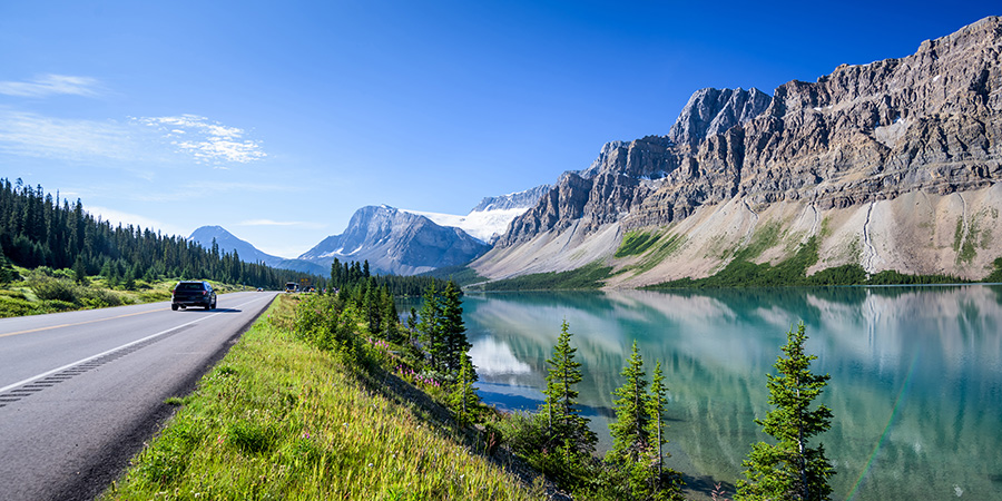 Bow Lake Near Icefields Parkway Banff 