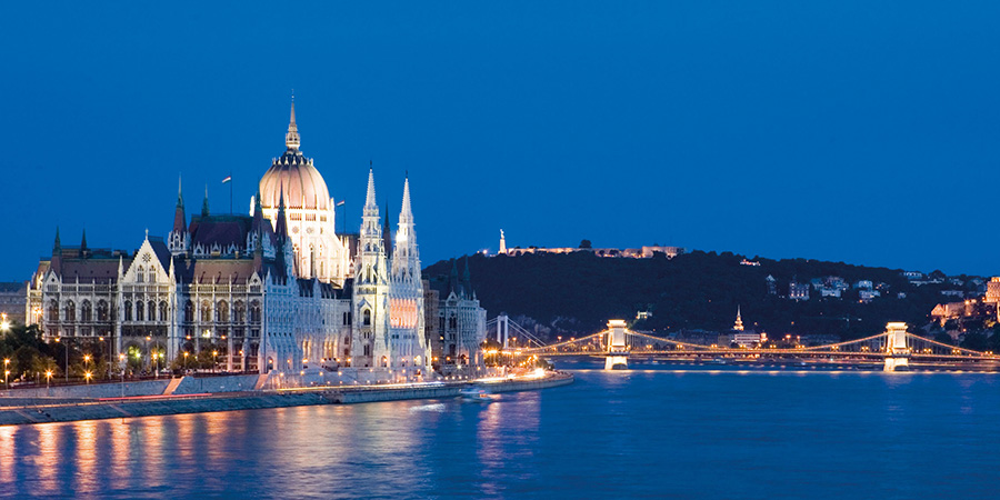 Hongrie Danube Budapest Parlement By Night