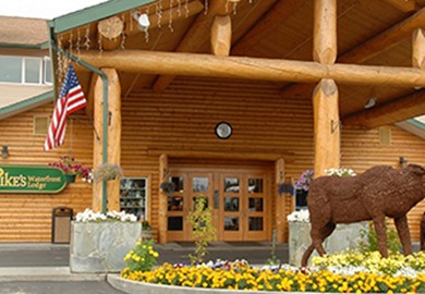 Pike’s Waterfront Lodge