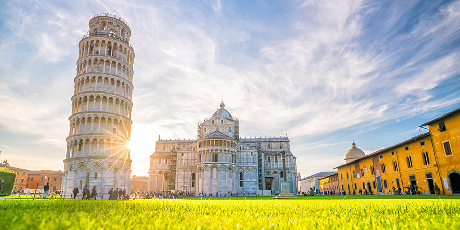 Visit the famous landmarks of Pisa