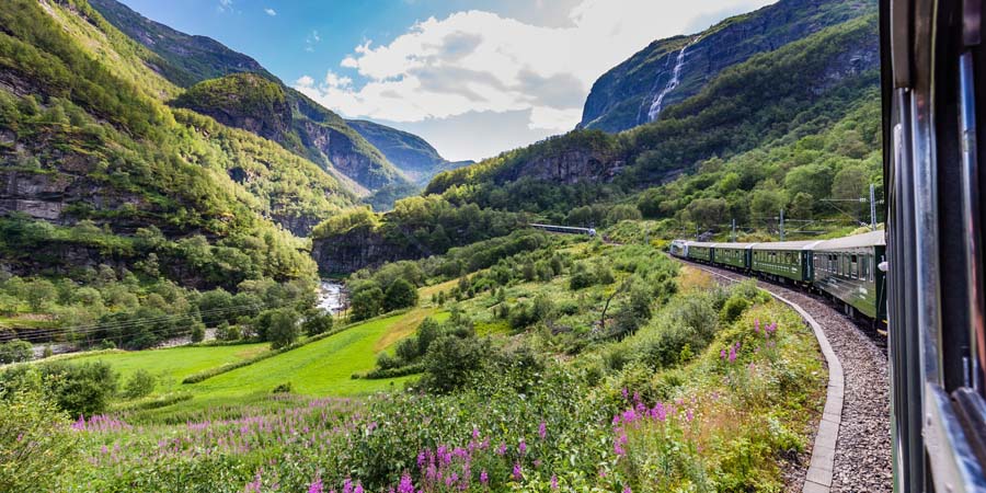 Journey along the Flåm Railway