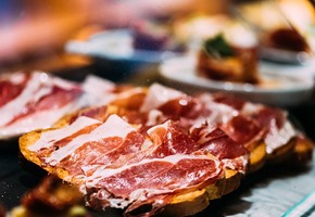 Private Tapas Tour of Taverns & Bars 