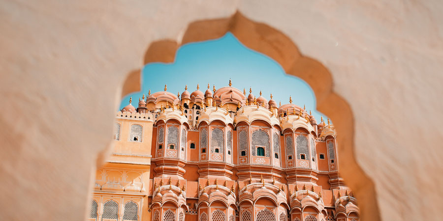 Uncover Jaipur’s stunning Amber Fort by Jeep