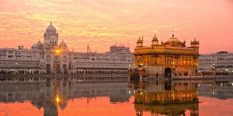 Bask in the beauty of Amritsar’s gleaming Golden Temple