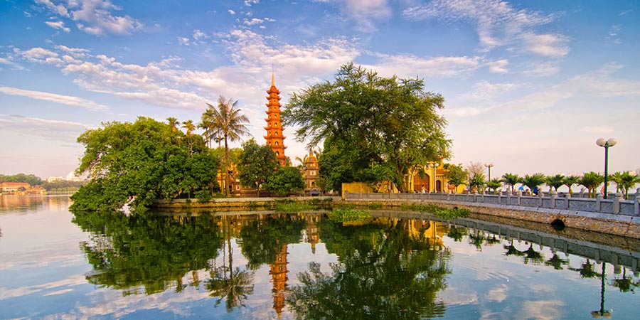 Enjoy a street food experience in Hanoi