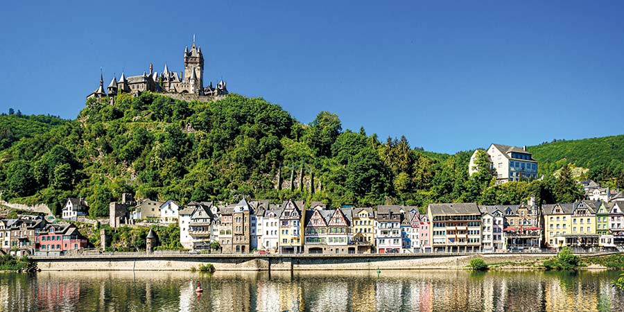 Wander through the old town of Bernkastel-Kues