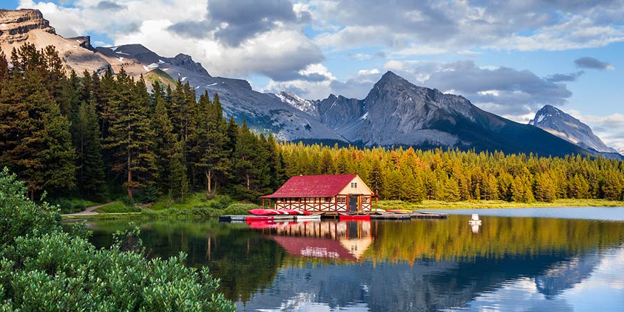 Explore the beauty of Jasper National Park