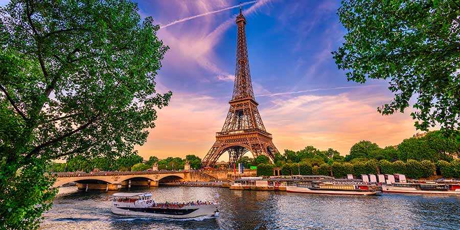 Cruise Paris’ romantic Seine