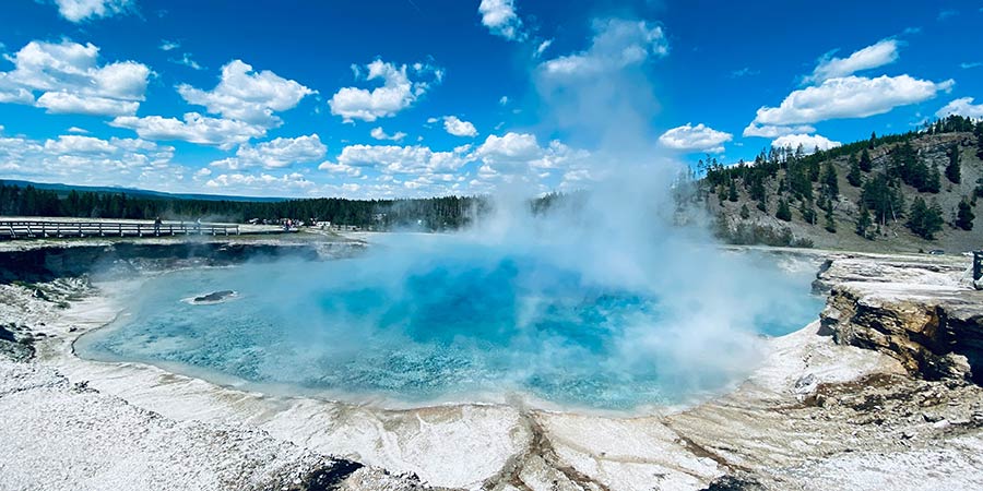 Drive through the heart of Yellowstone National Park